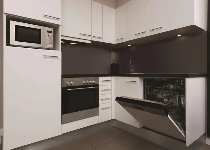 アディナ チェックポイント チャーリー ベルリン