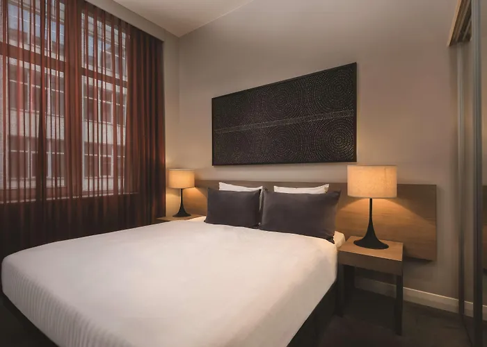 アディナ チェックポイント チャーリー ベルリン