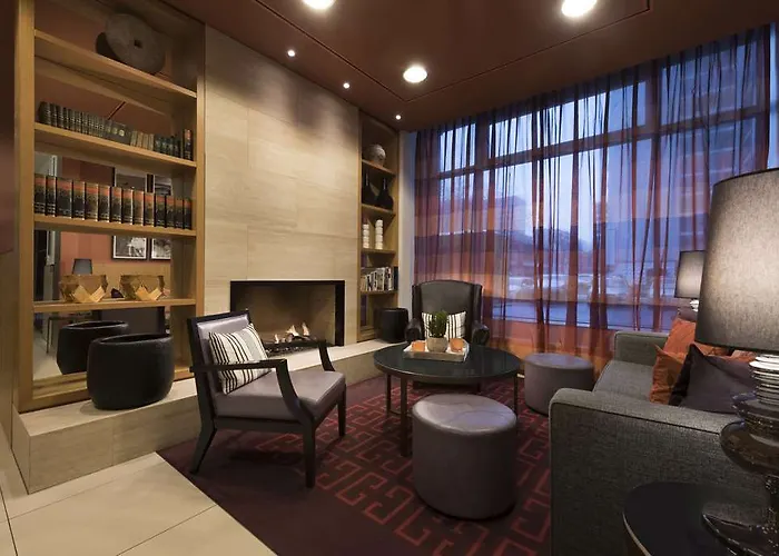 アディナ チェックポイント チャーリー ベルリン