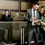 Adina Checkpoint Charlie Aparthotel 4*