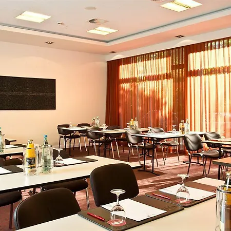 Adina Checkpoint Charlie Aparthotel 4*