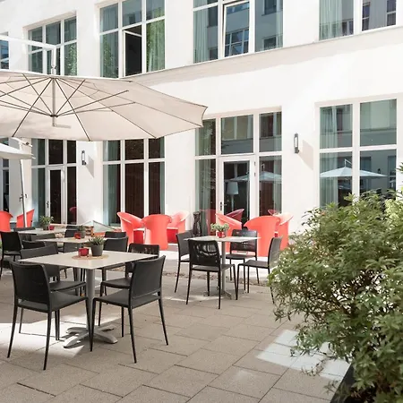 Adina Checkpoint Charlie Aparthotel 4*