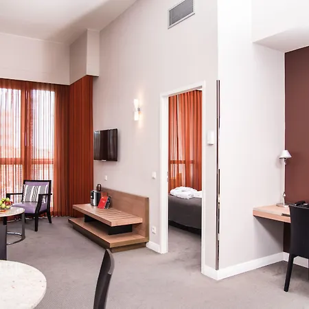 Апарт-отель Adina Checkpoint Charlie