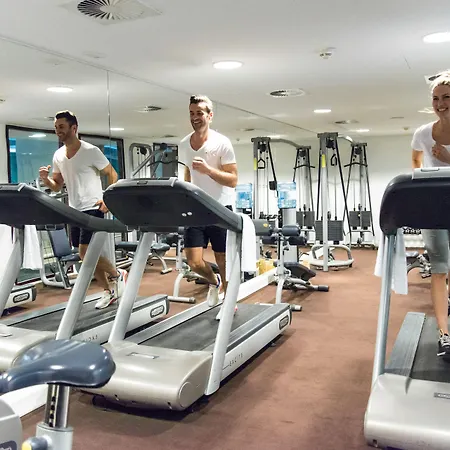 أدينا تشيكبوينت شارلي 4* برلين