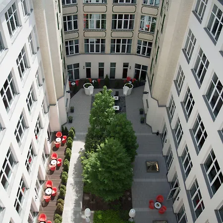 Апарт-отель Adina Checkpoint Charlie