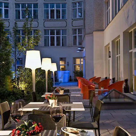 أدينا تشيكبوينت شارلي برلين