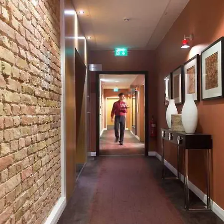 Aparthotel Adina Checkpoint Charlie 4*