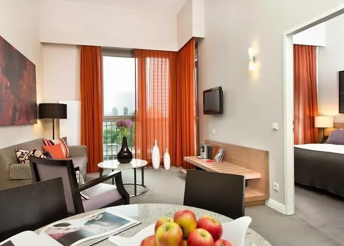 Adina Checkpoint Charlie Aparthotel Berlín