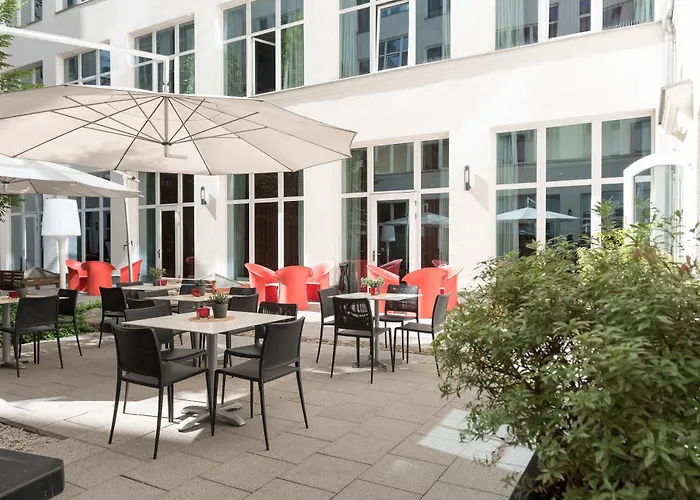 Adina Checkpoint Charlie Apartahotel 4*