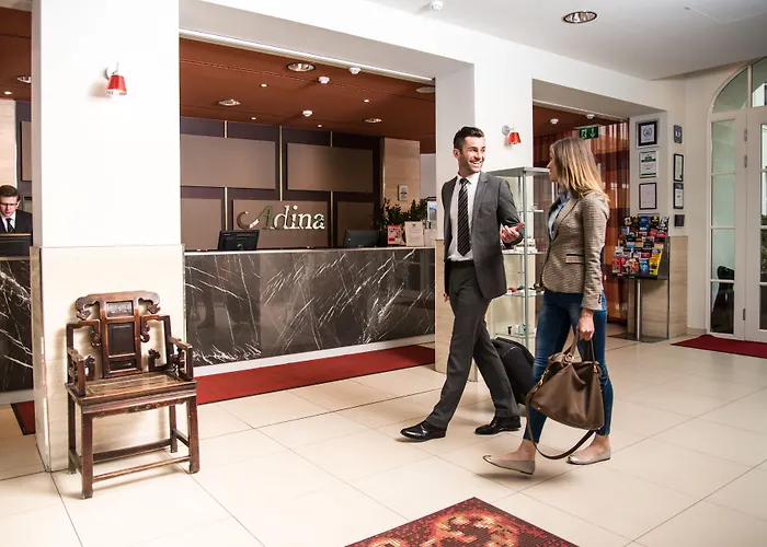 Adina Checkpoint Charlie Aparthotel Berlín