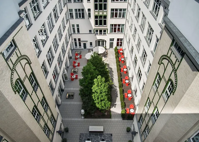 Adina Checkpoint Charlie Apartahotel 4*