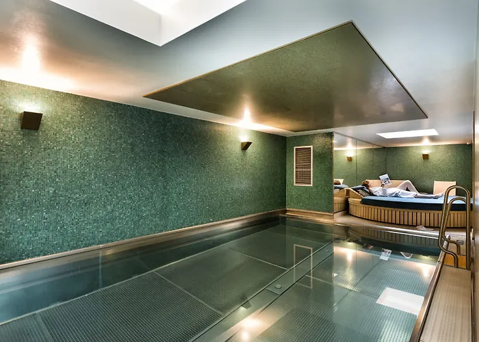 Adina Checkpoint Charlie Apartahotel 4*