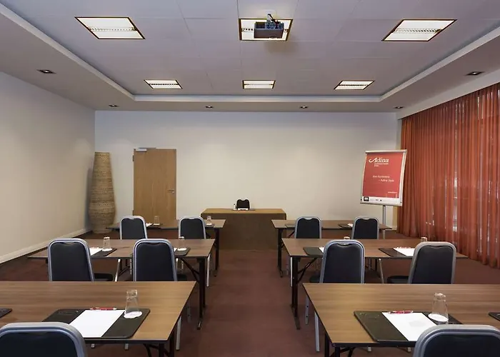 Adina Checkpoint Charlie Apartahotel