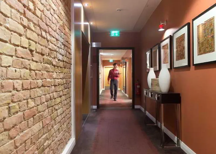 Aparthotel Adina Checkpoint Charlie 4*