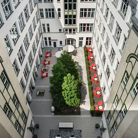 Adina Checkpoint Charlie Aparthotel 4*