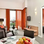 Adina Checkpoint Charlie Aparthotel Berlín