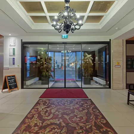 Adina Checkpoint Charlie Apartahotel