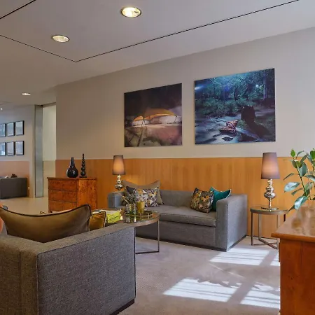 Adina Checkpoint Charlie Apartahotel