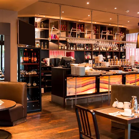 Adina Checkpoint Charlie 4* Berlín