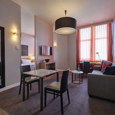 アディナ チェックポイント チャーリー ベルリン