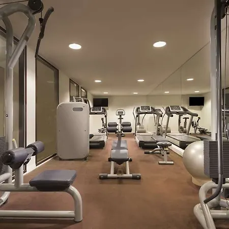 Adina Checkpoint Charlie Apartahotel