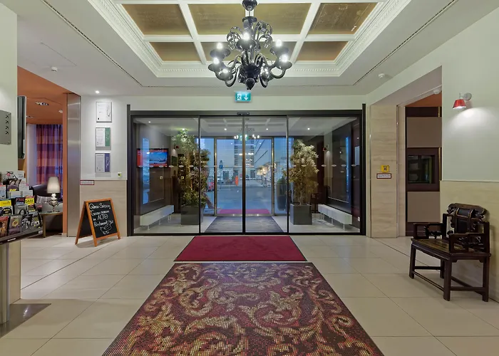 Adina Checkpoint Charlie Apartahotel